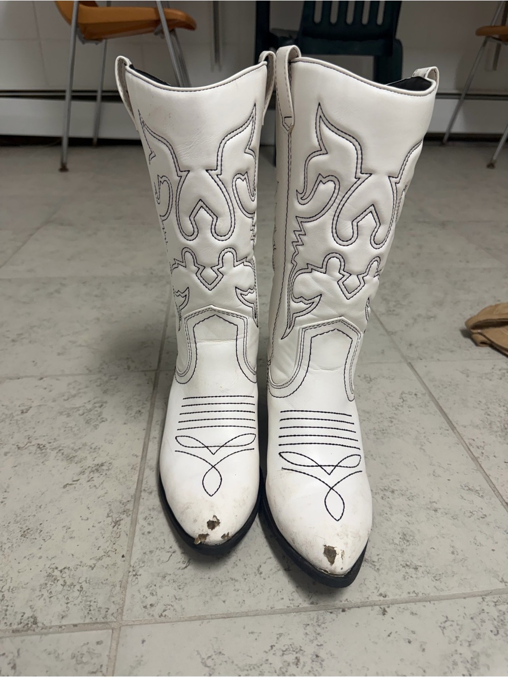 Soda White Embroidered Leather Cowgirl Boots Size 7.5